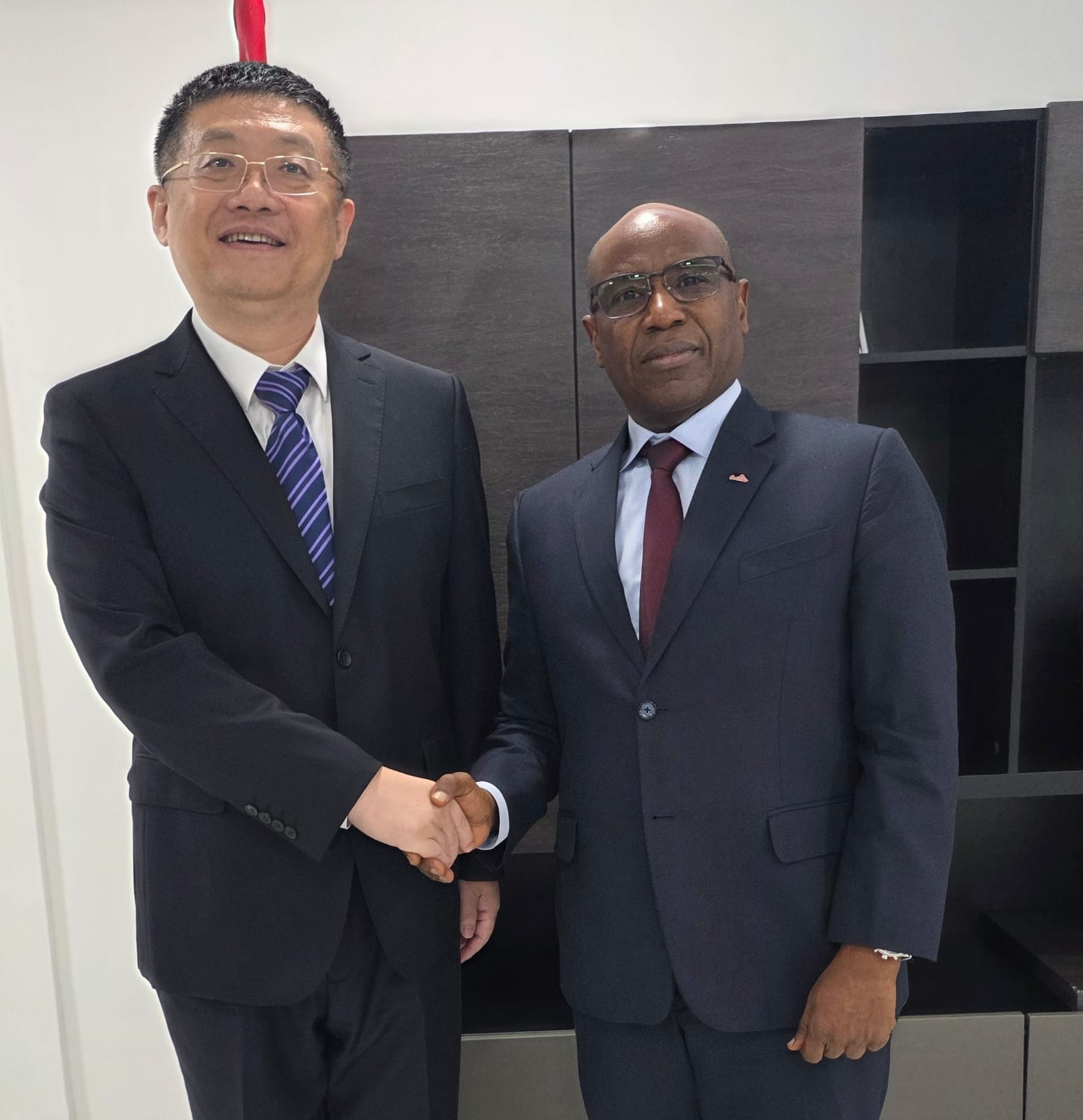 Audience : le Ministre du Budget reçoit l’Ambassadeur de Chine en Guinée