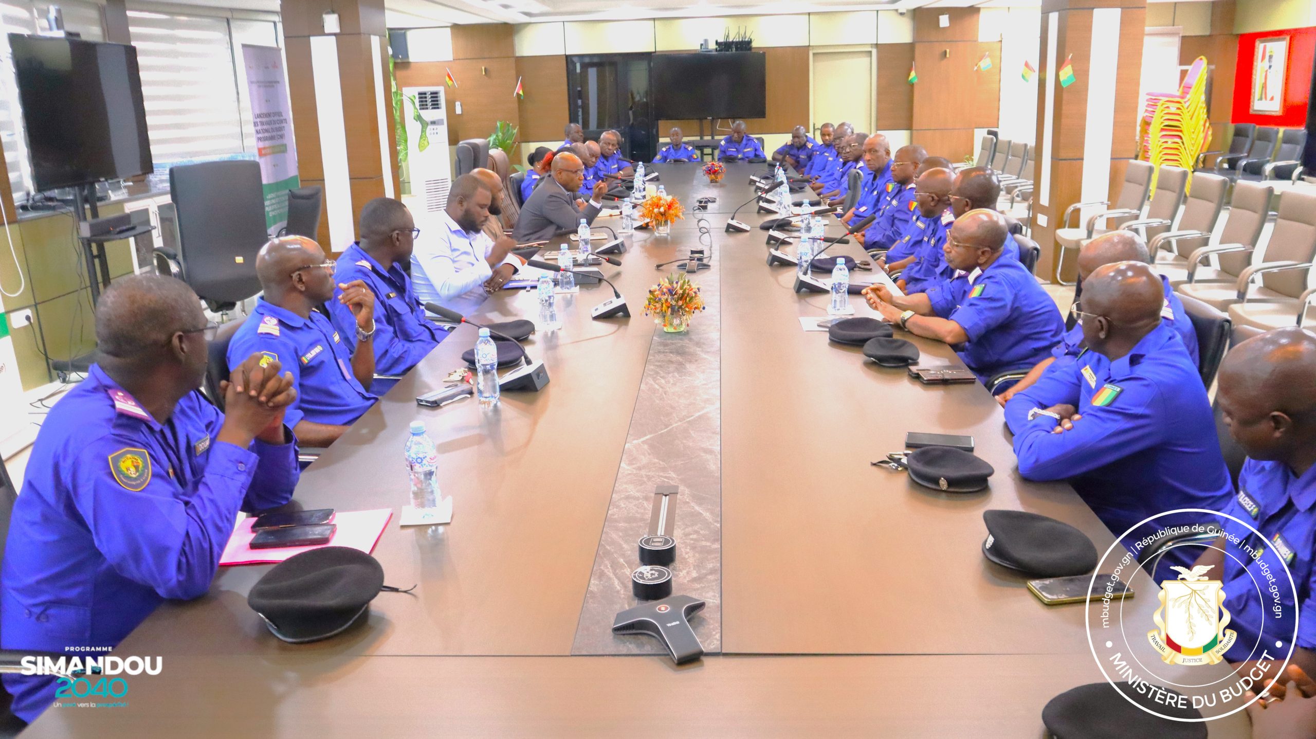 Le Ministre du Budget confère avec la douane nationale